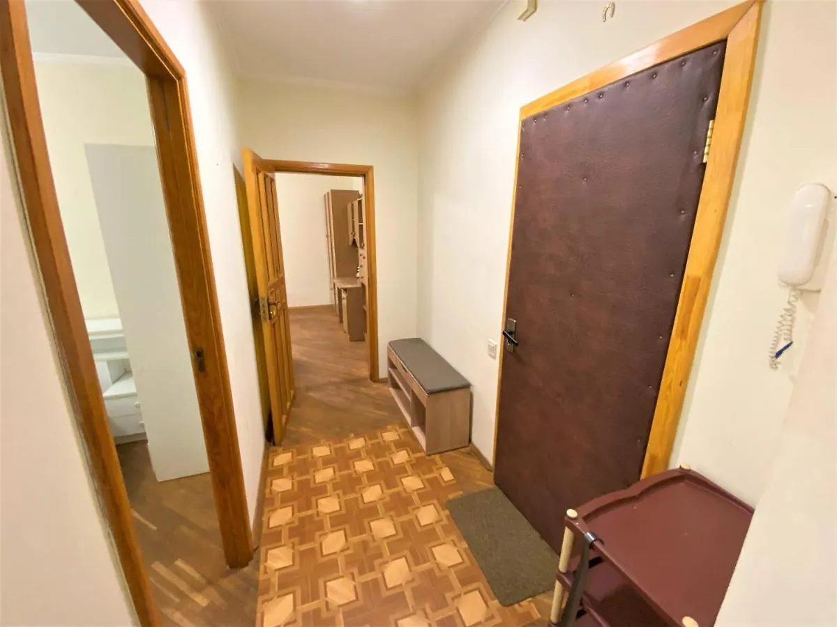 Просторі Апартаменти Поруч З Метро Лівобережна Kyiv Apartment